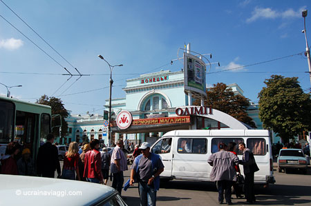 Donetsk, il palazzo della stazione ferroviaria
